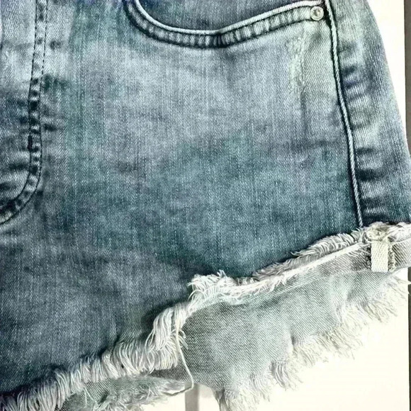 Women's Forever 21 Cut Off Distressed  Button-FLy Jean Shorts SIze 27 - Picture 6 of 9